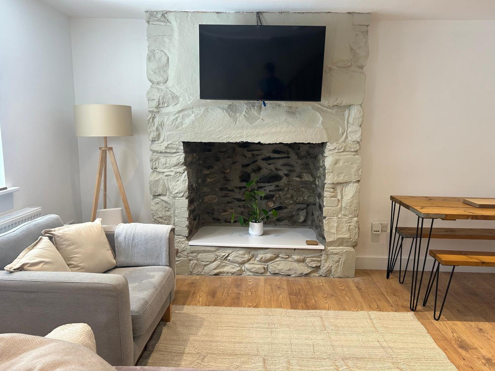 Cosy Modern Miners Cottage Llanllechid Luaran gambar